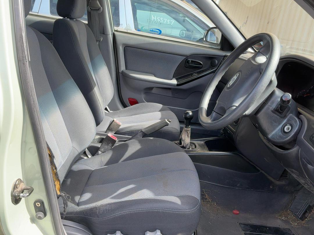 Photo '7' of Hyundai Elantra GL Photo '7' of Hyundai Elantra GL