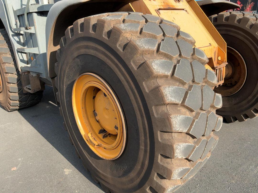 Photo '25' of Liebherr L580 Wheel Loader