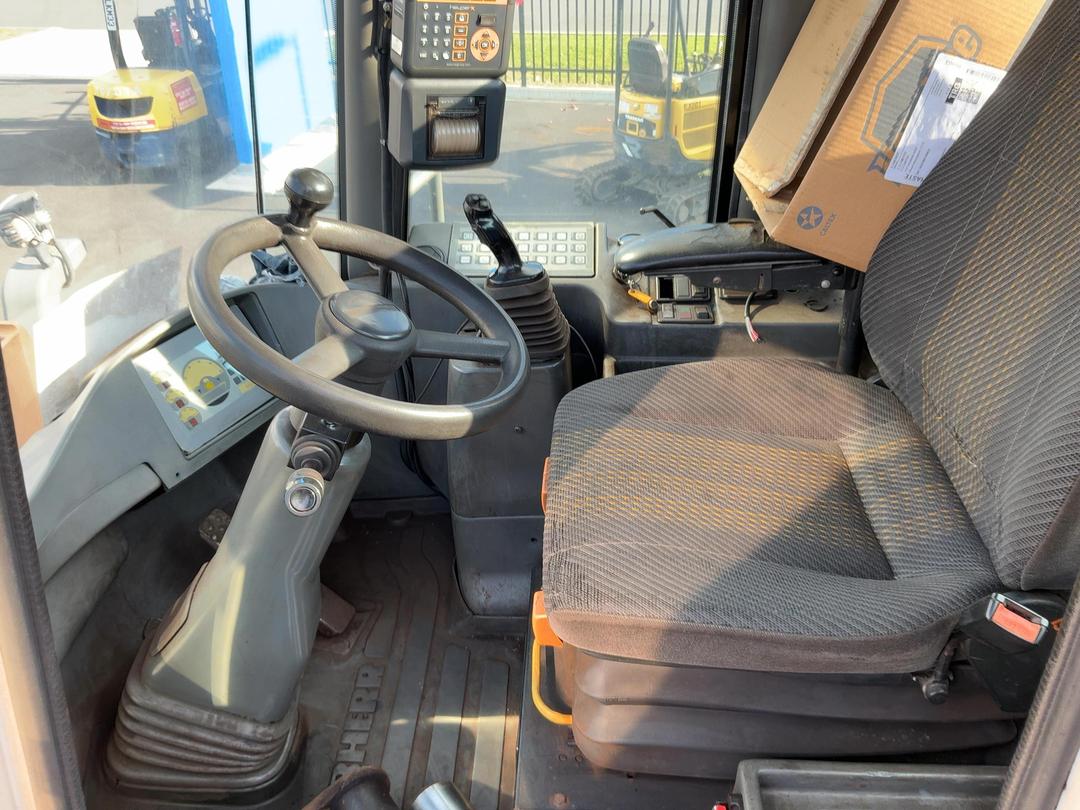 Photo '14' of Liebherr L580 Wheel Loader