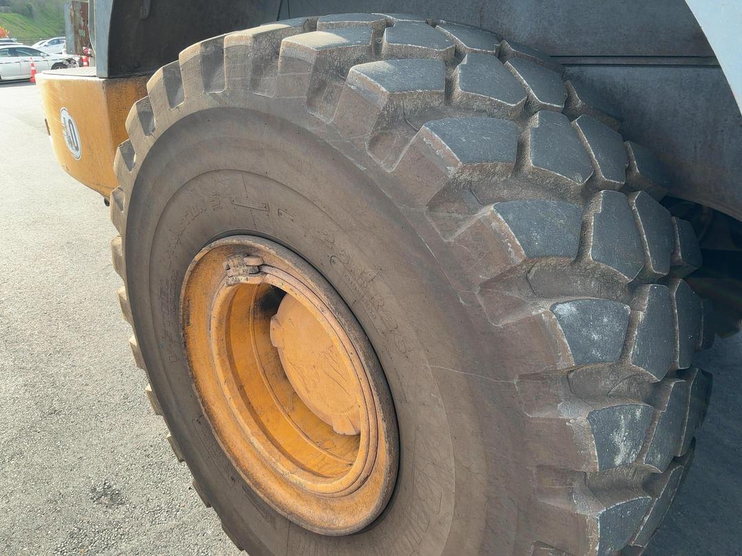 Photo '27' of Liebherr L580 Wheel Loader
