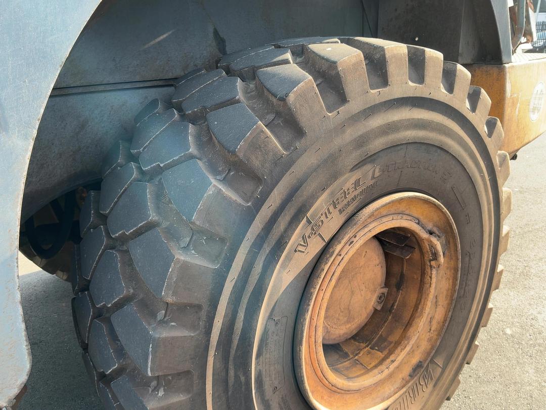 Photo '28' of Liebherr L580 Wheel Loader