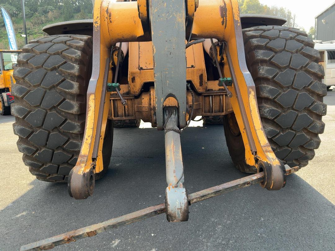 Photo '30' of Liebherr L580 Wheel Loader