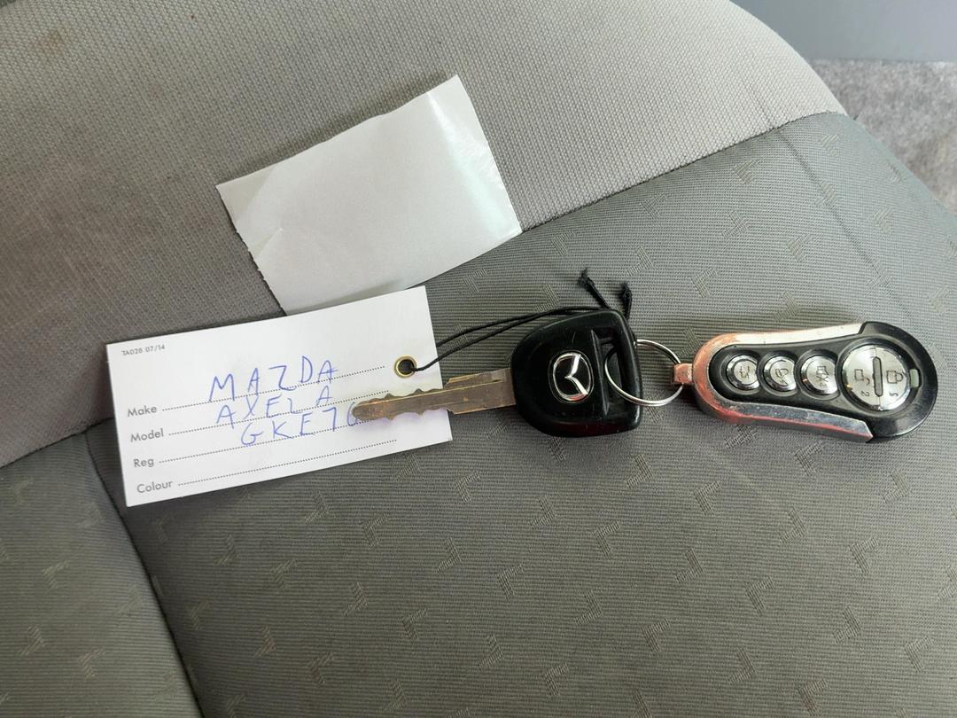 Photo '21' of Mazda Axela