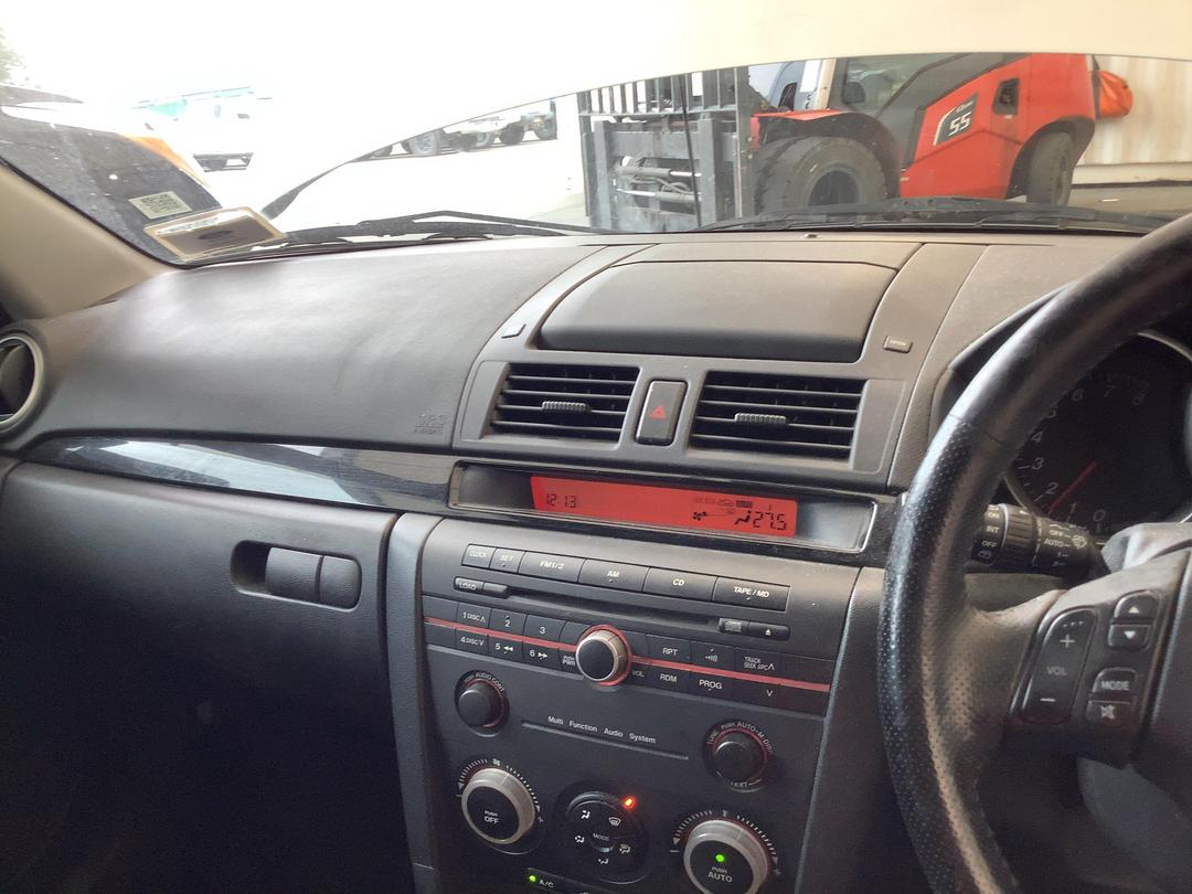 Photo '18' of Mazda Axela