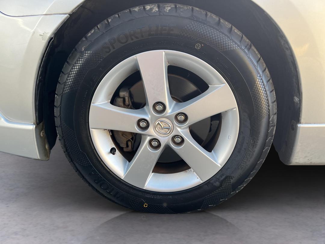 Photo '10' of Mazda Axela