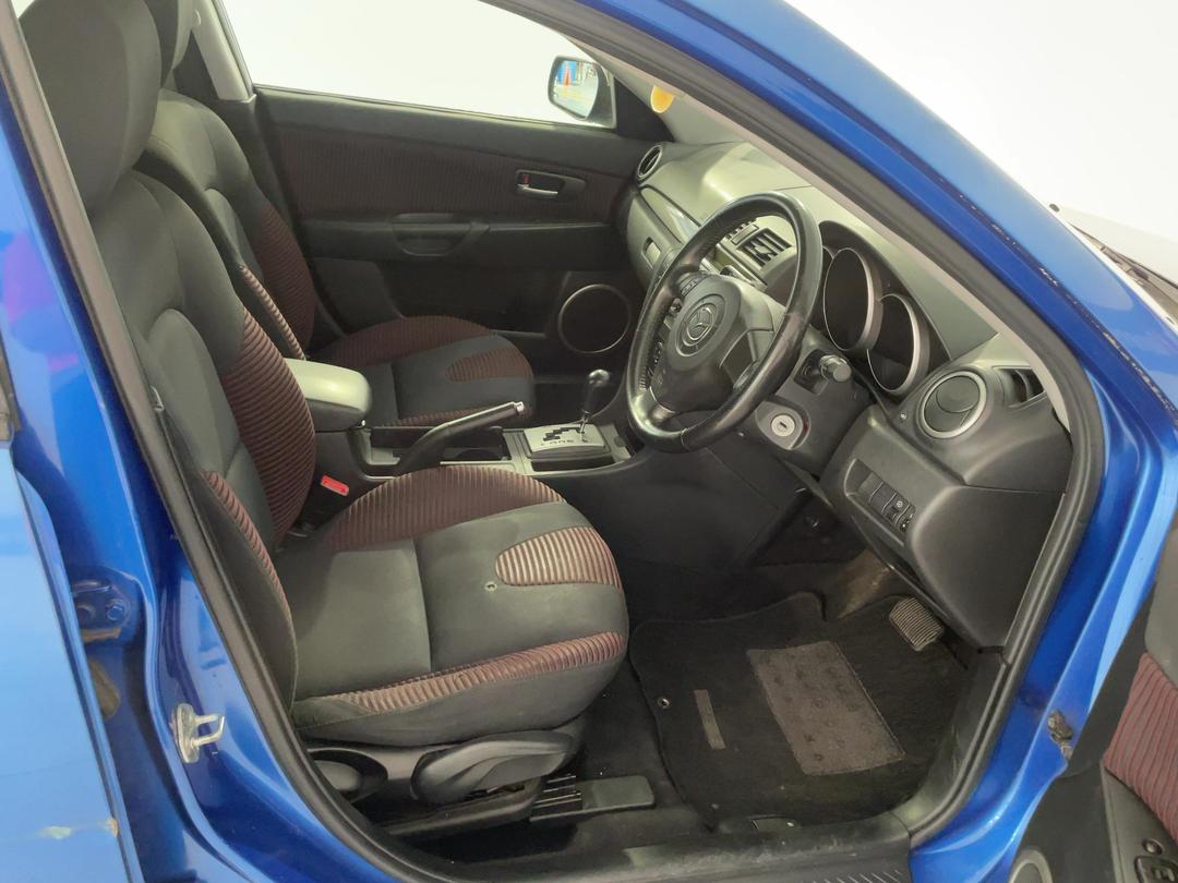 Photo '16' of Mazda Axela