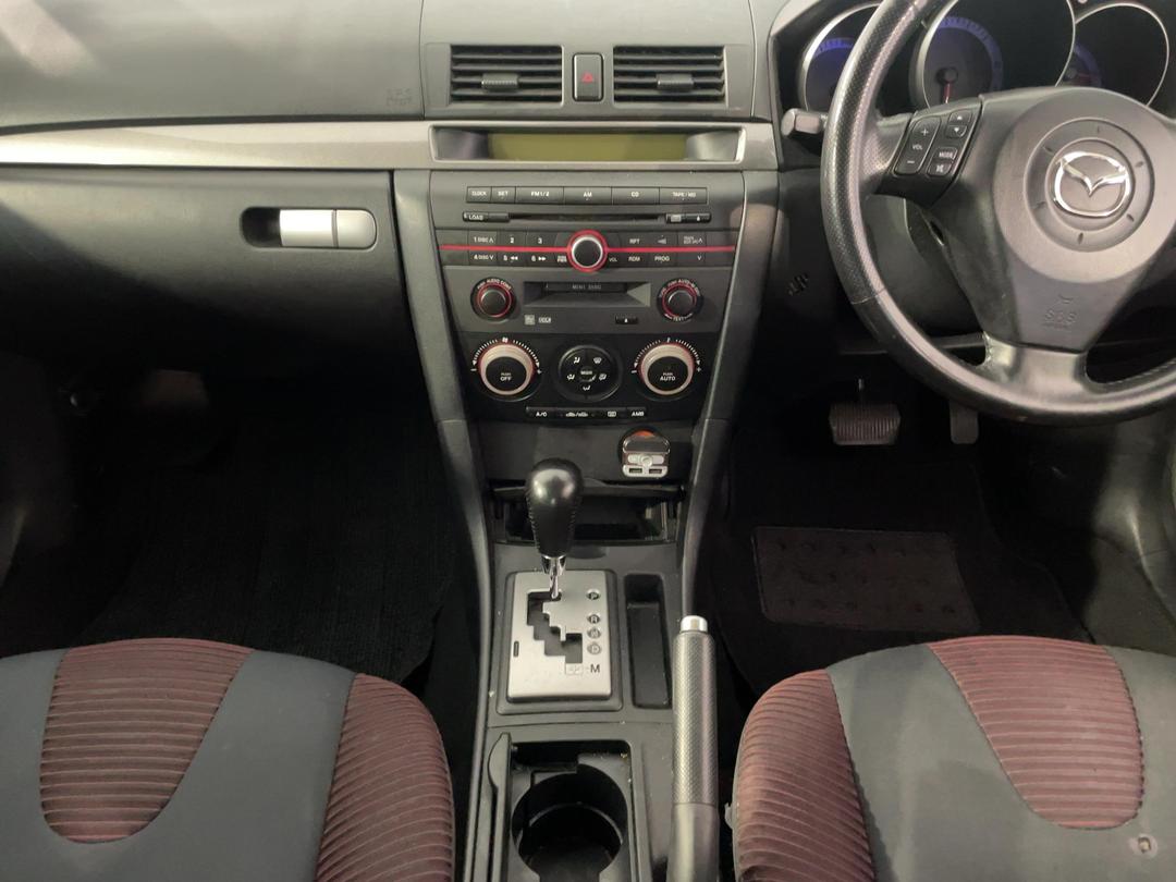 Photo '18' of Mazda Axela