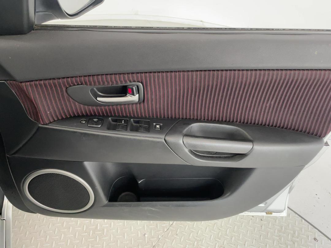Photo '15' of Mazda Axela