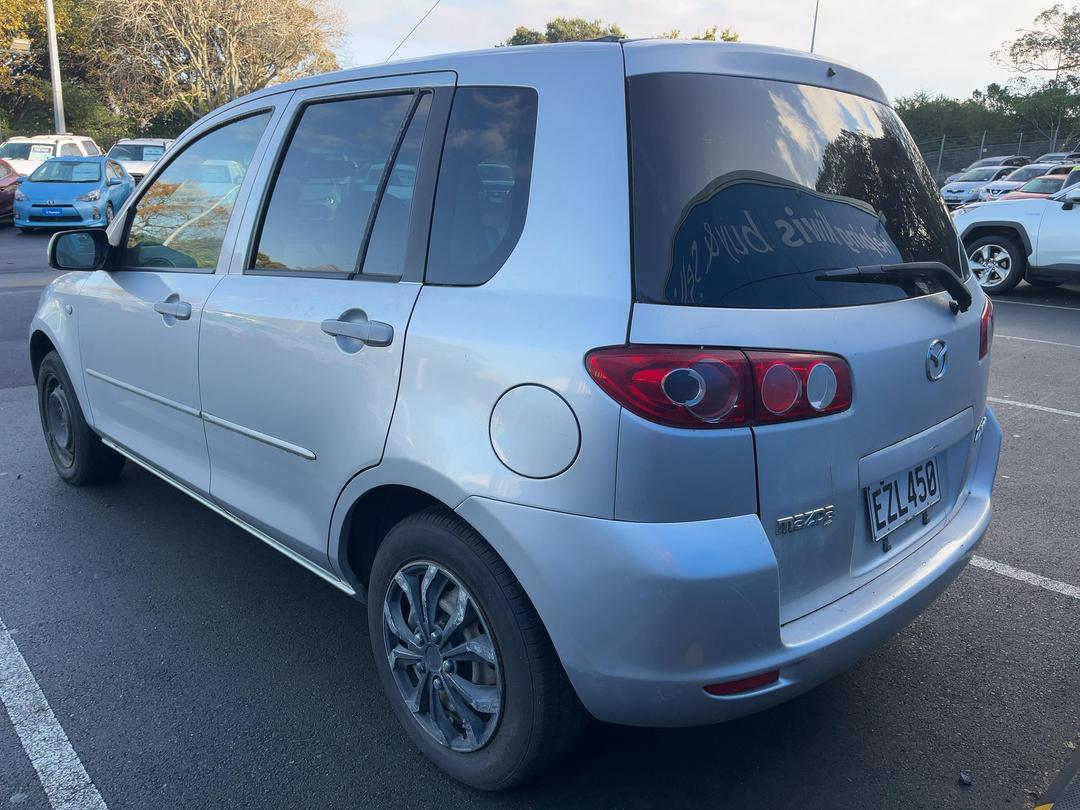 Photo '8' of Mazda Demio Photo '8' of Mazda Demio