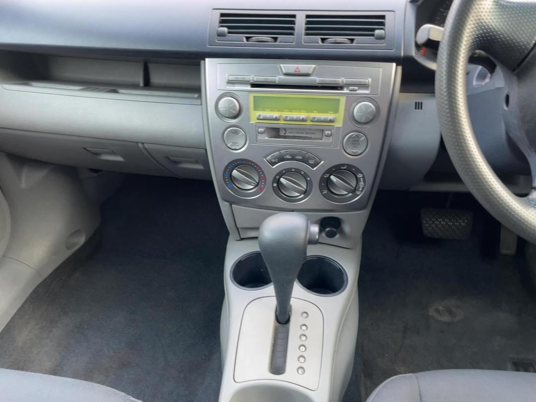 Photo '16' of Mazda Demio Photo '16' of Mazda Demio