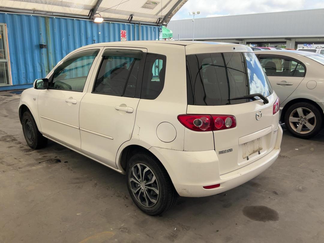 Photo '4' of Mazda Demio Photo '4' of Mazda Demio