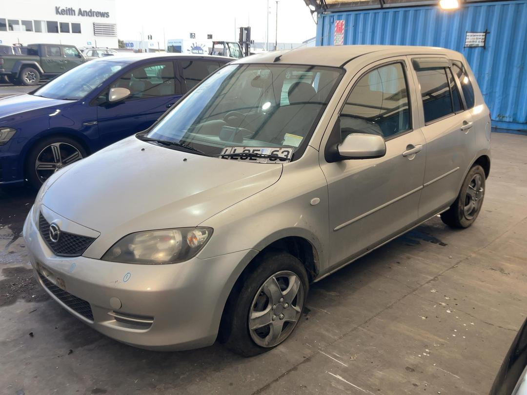 Photo '3' of Mazda Demio Photo '3' of Mazda Demio