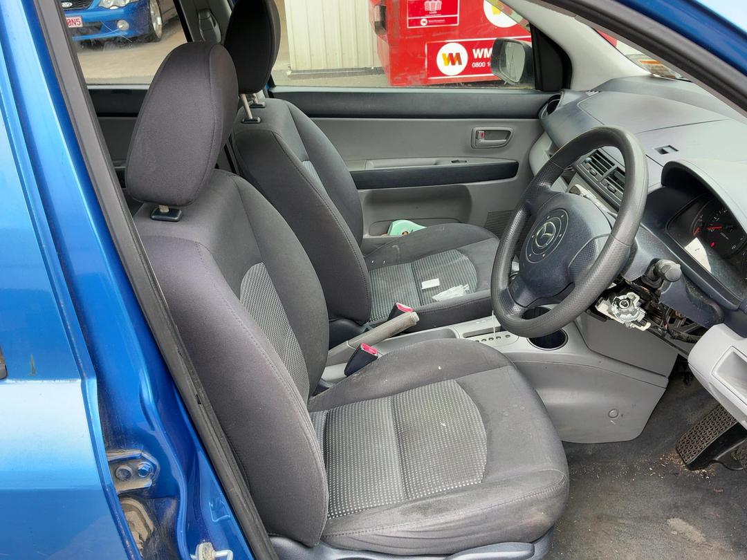 Photo '15' of Mazda Demio Photo '15' of Mazda Demio