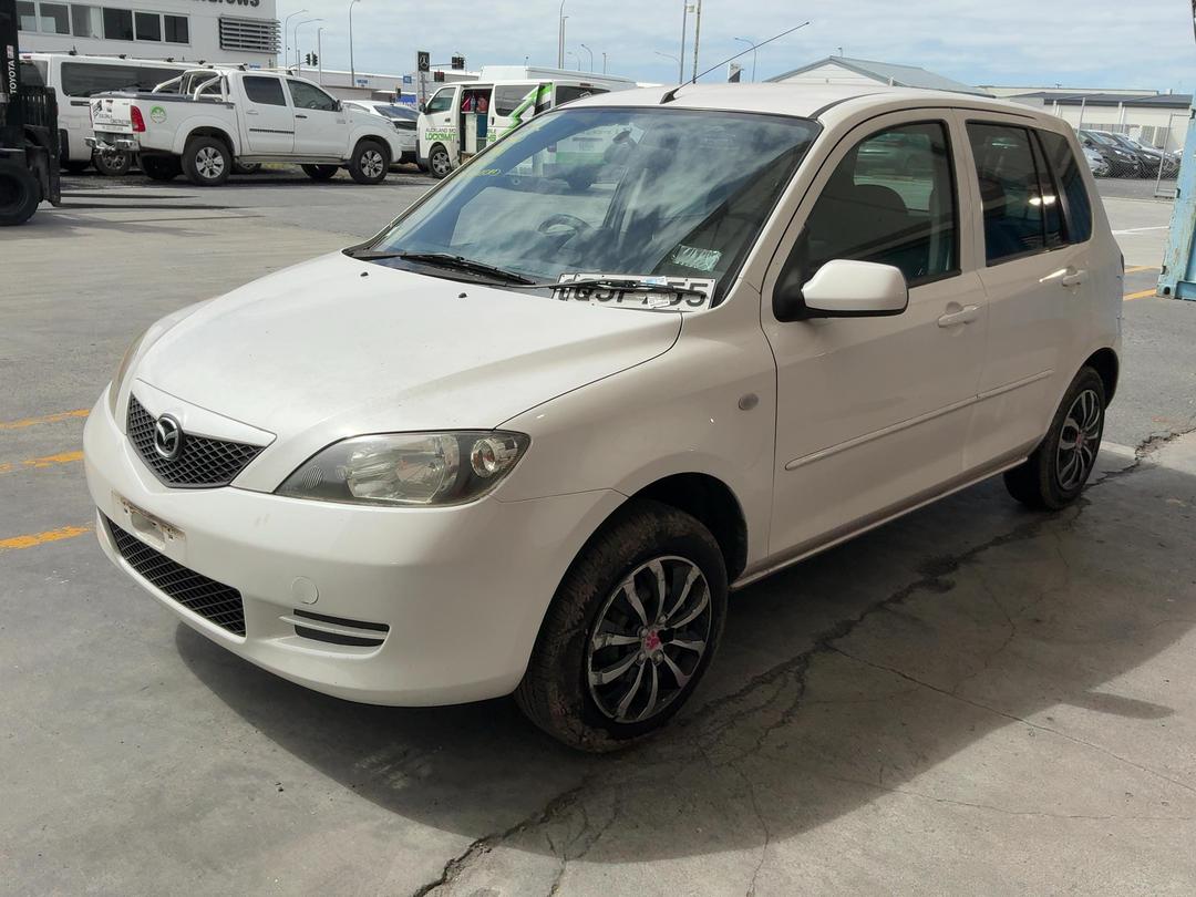 Photo '4' of Mazda Demio