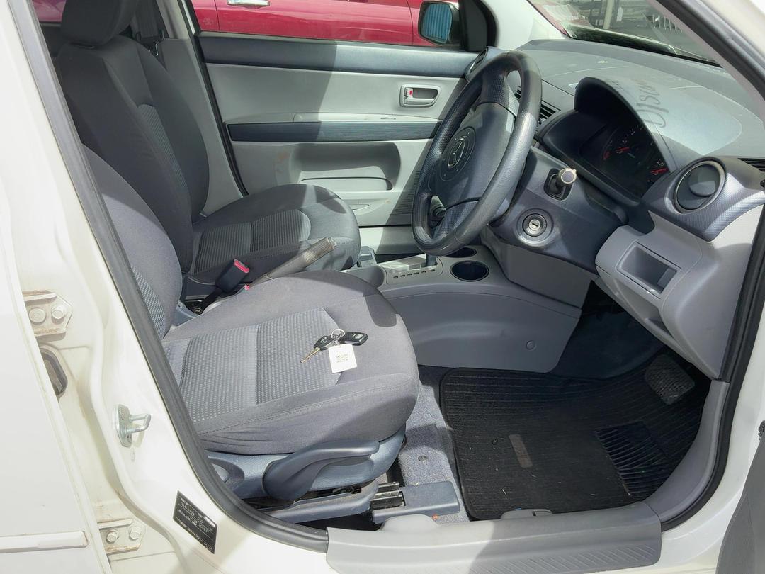 Photo '10' of Mazda Demio