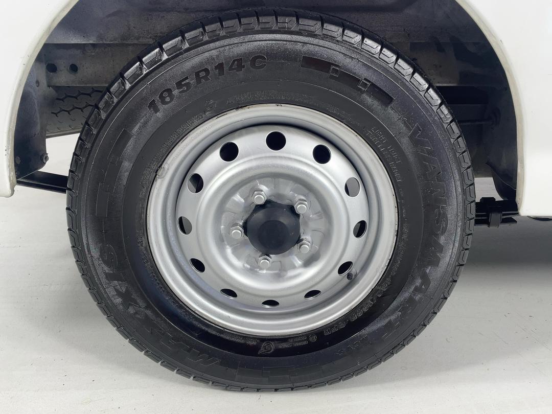 Photo '12' of Mazda E1800