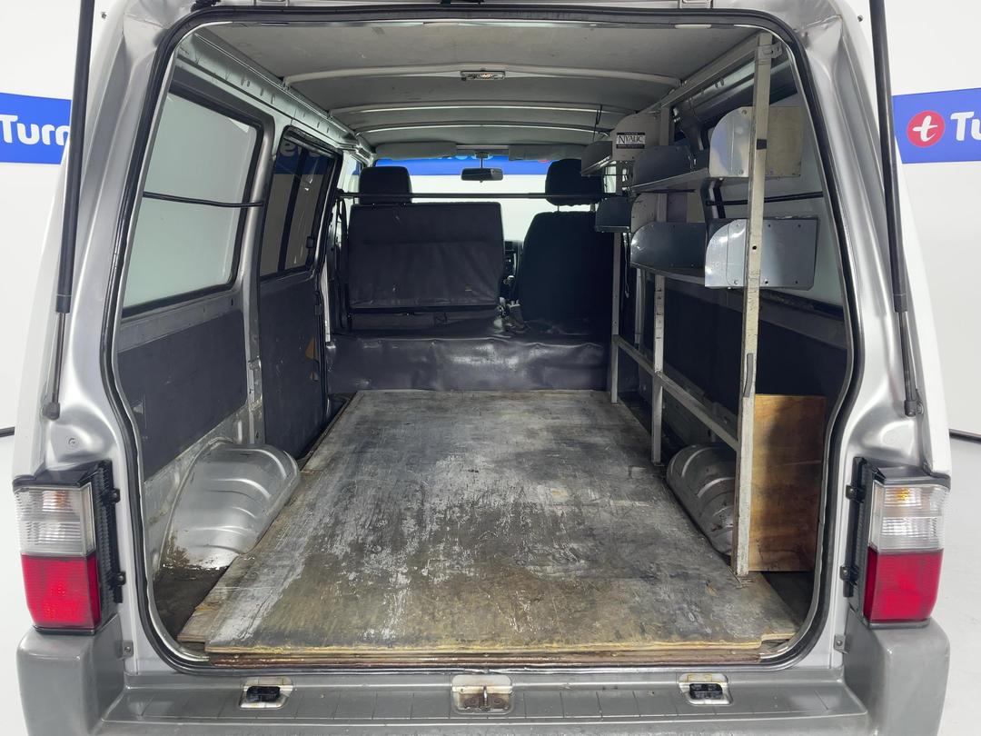 Photo '14' of Mazda E1800
