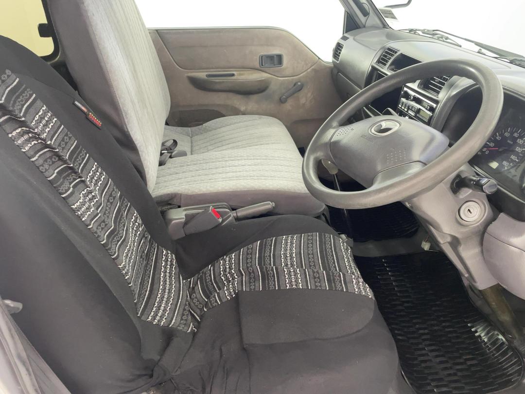 Photo '16' of Mazda E1800