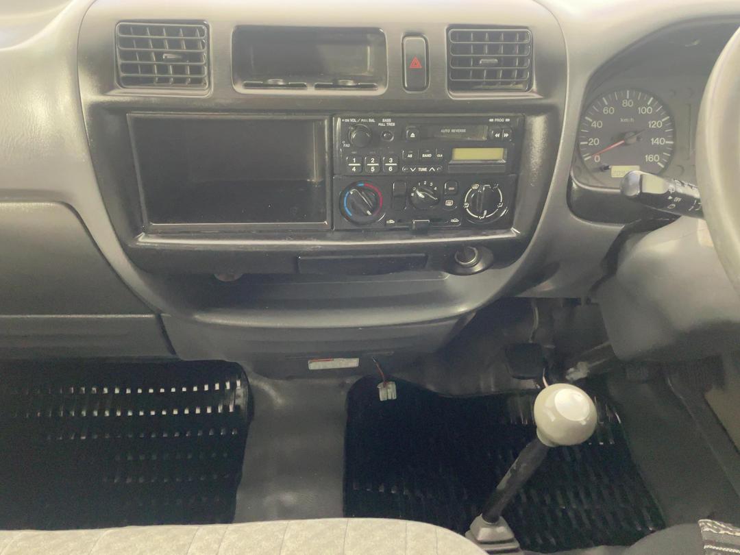 Photo '18' of Mazda E1800