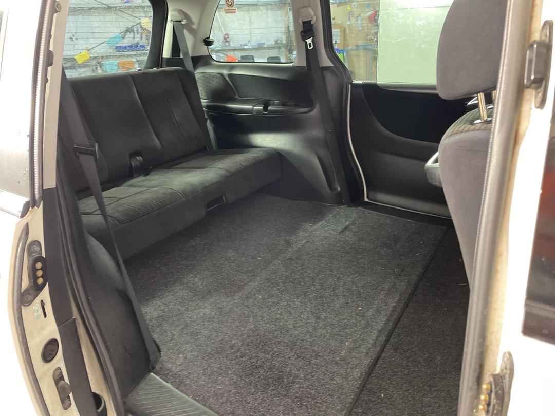 Photo '18' of Mazda MPV 23S