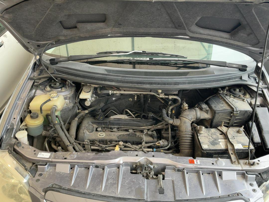 Photo '12' of Mazda MPV 2300