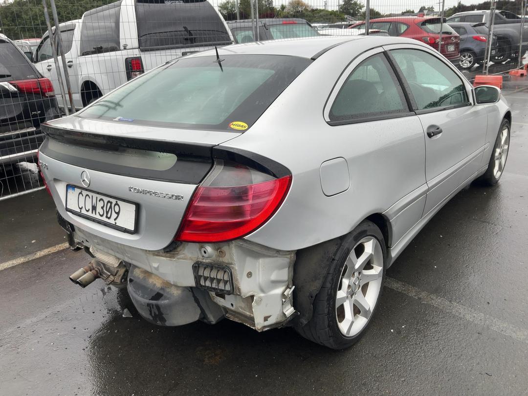 Photo '4' of Mercedes-Benz C-Class Coupe