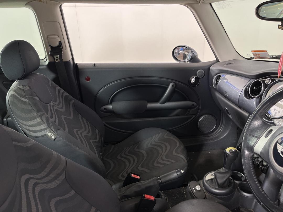 Photo '14' of Mini ONE