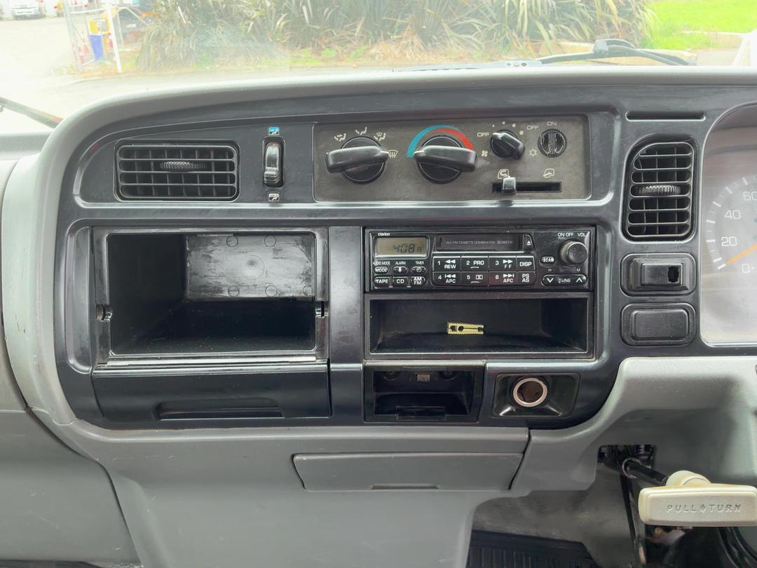 Photo '20' of Mitsubishi Canter FE112C4 Flat Deck