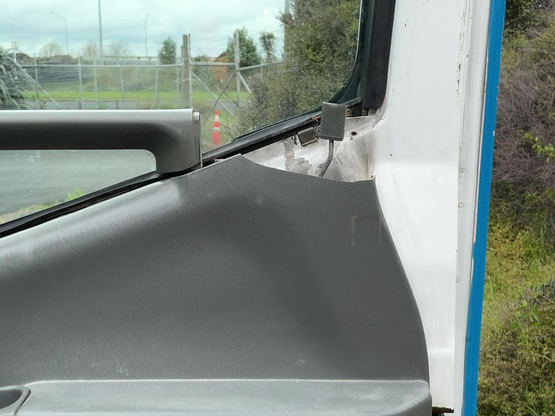 Photo '24' of Mitsubishi Canter FE112C4 Flat Deck