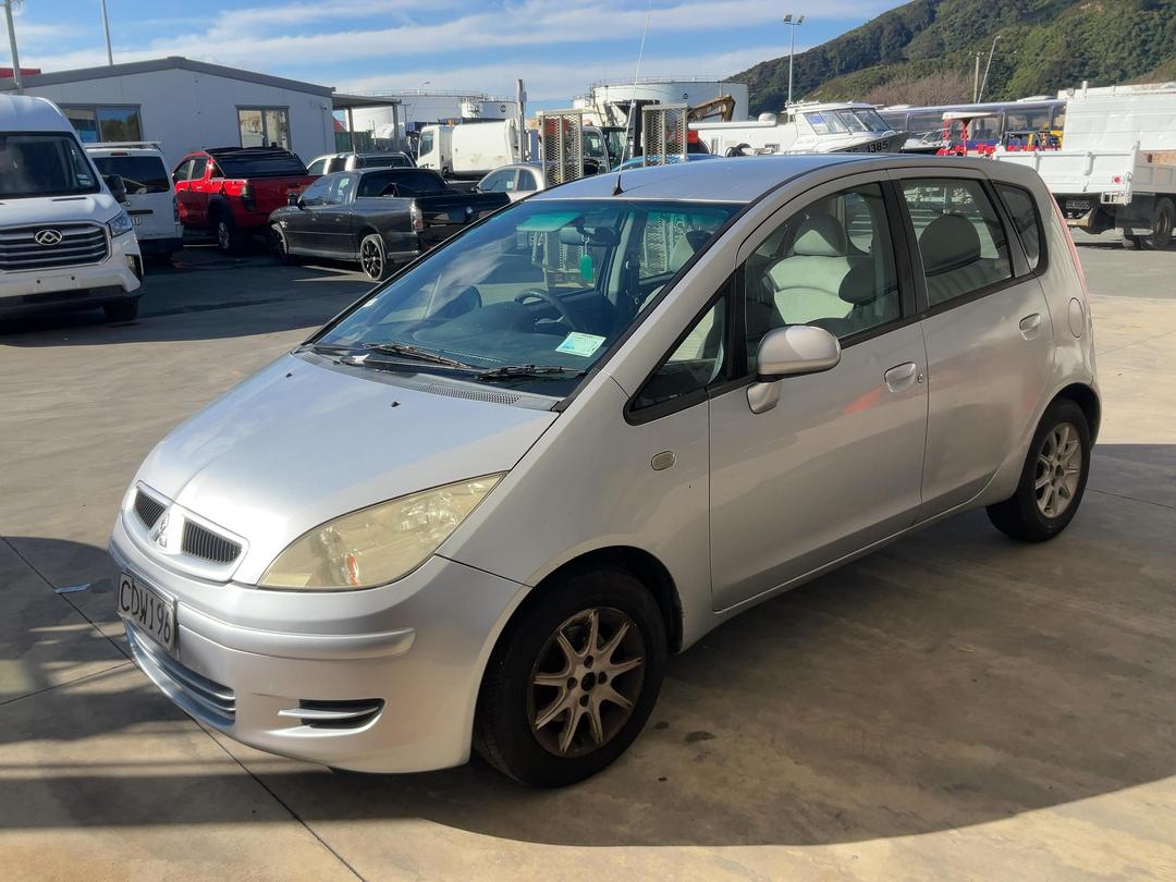 Photo '3' of Mitsubishi Colt Photo '3' of Mitsubishi Colt