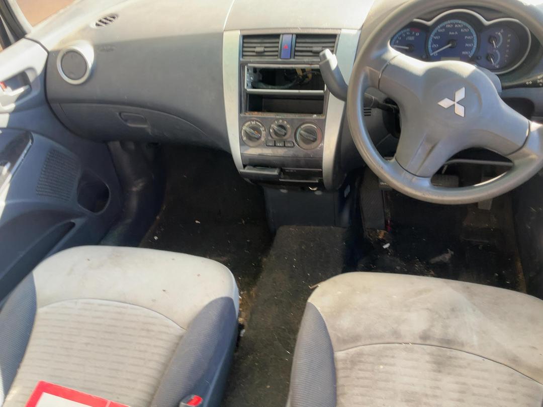 Photo '19' of Mitsubishi Colt Photo '19' of Mitsubishi Colt