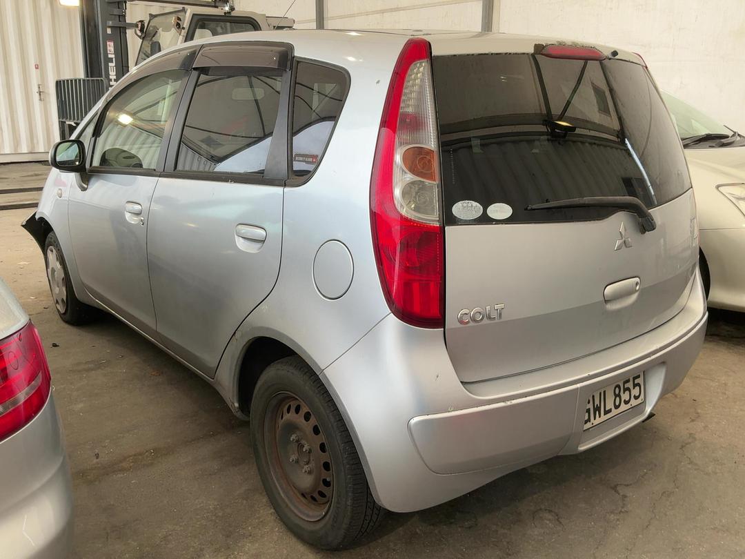 Photo '8' of Mitsubishi Colt Photo '8' of Mitsubishi Colt