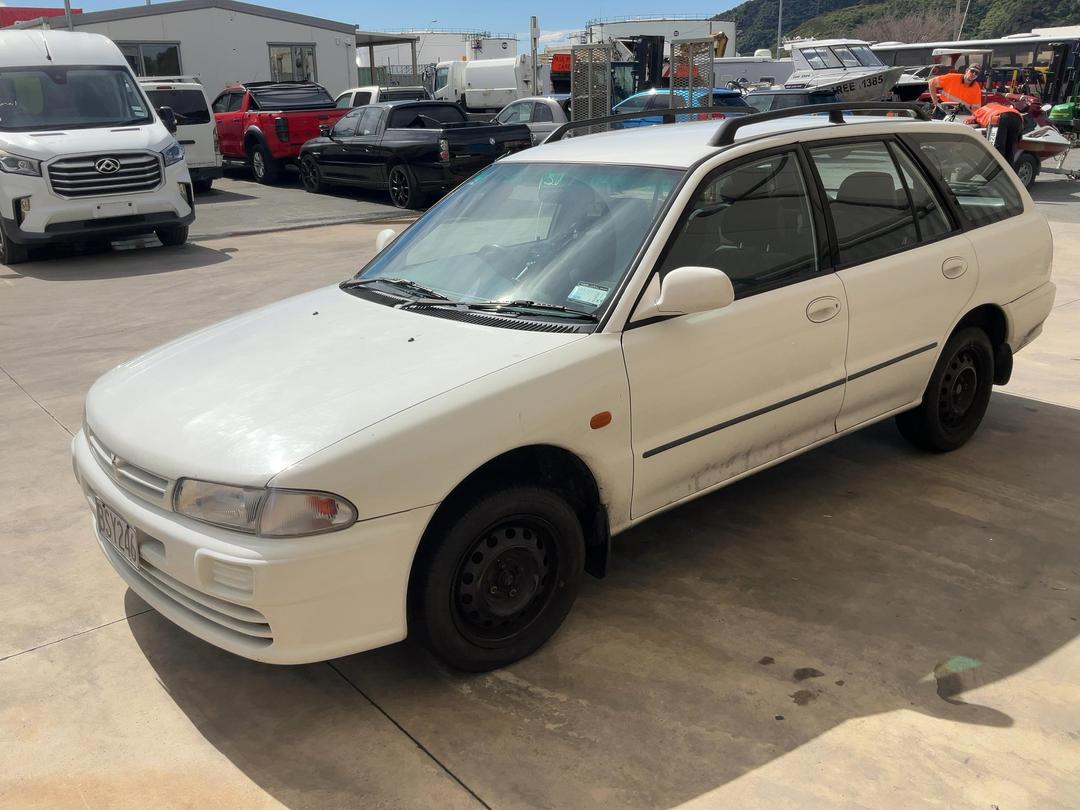 Photo '3' of Mitsubishi Lancer Glxi Photo '3' of Mitsubishi Lancer Glxi