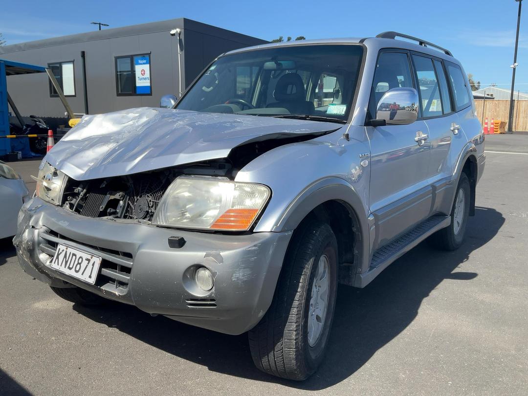 Photo '4' of Mitsubishi Pajero Exceed LWB