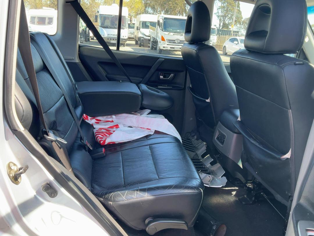 Photo '17' of Mitsubishi Pajero Exceed LWB