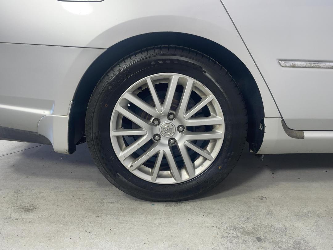 Photo '12' of Nissan Fuga
