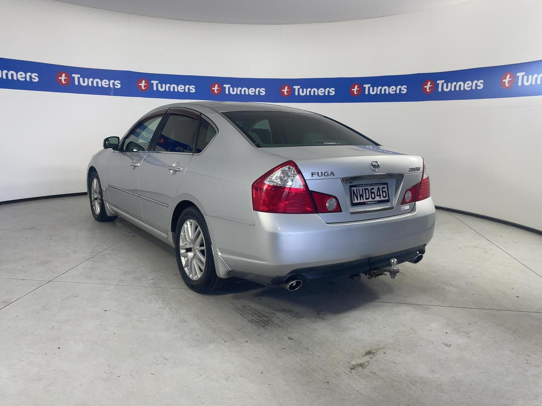 Photo '5' of Nissan Fuga