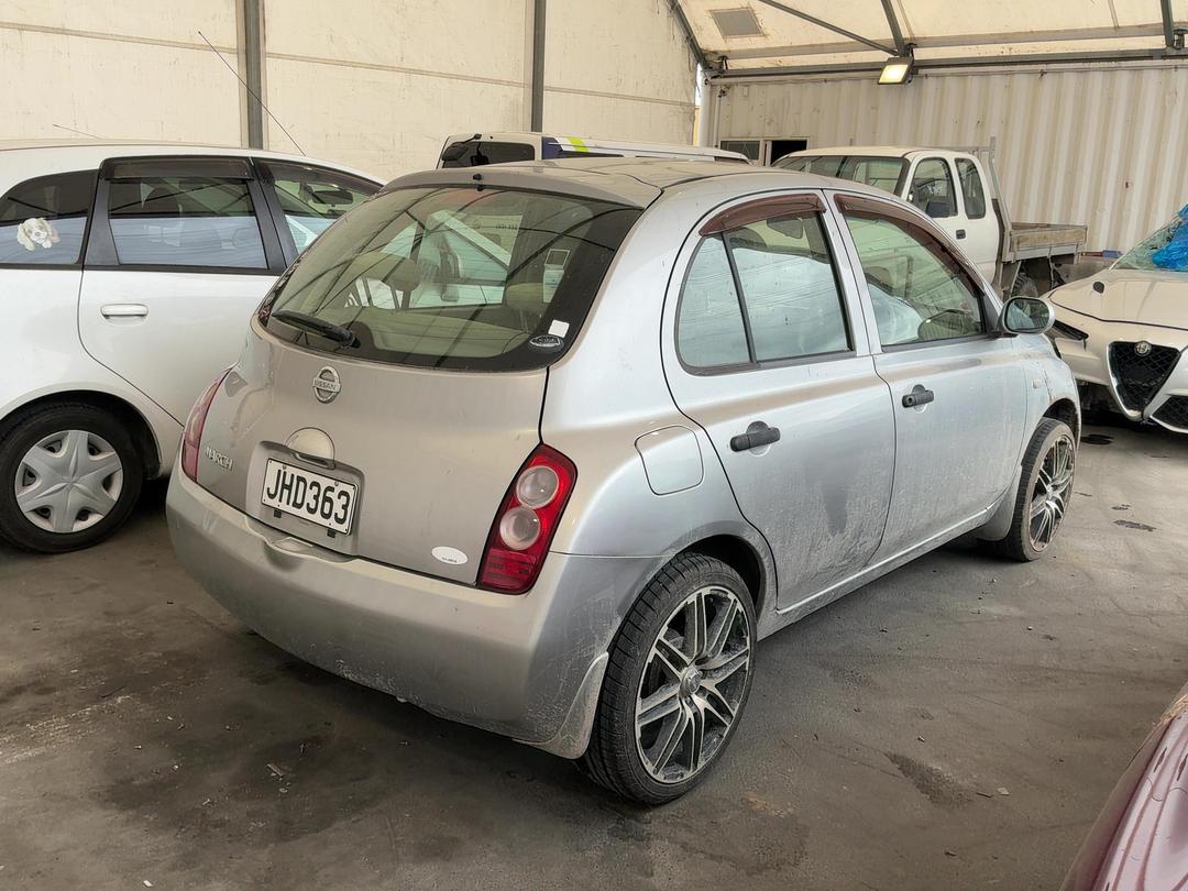 Photo '4' of Nissan March