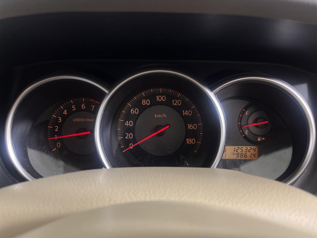 Photo '21' of Nissan Tiida