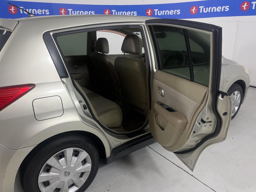 Photo '19' of Nissan Tiida