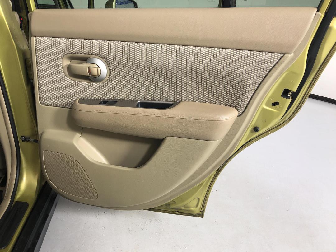 Photo '17' of Nissan Tiida