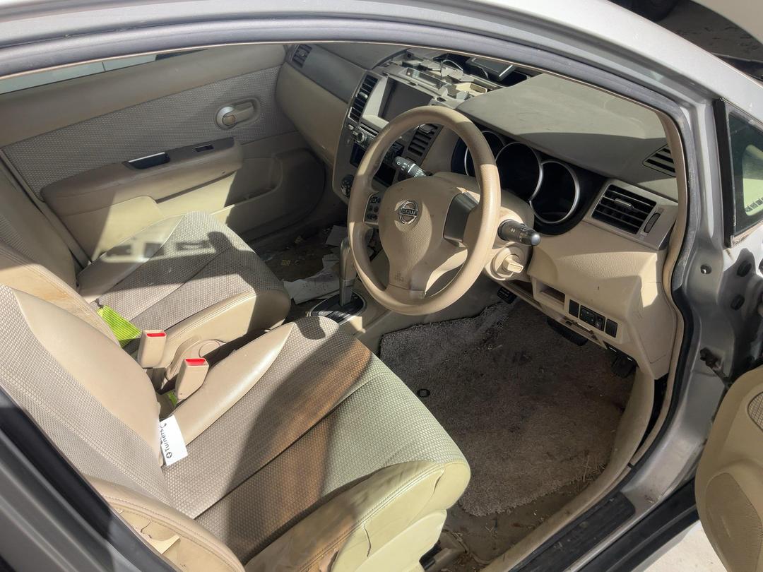 Photo '21' of Nissan Tiida