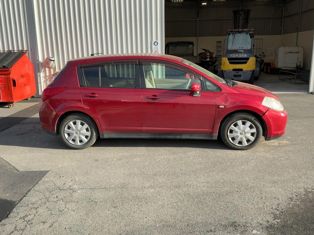 Photo '8' of Nissan Tiida Photo '8' of Nissan Tiida