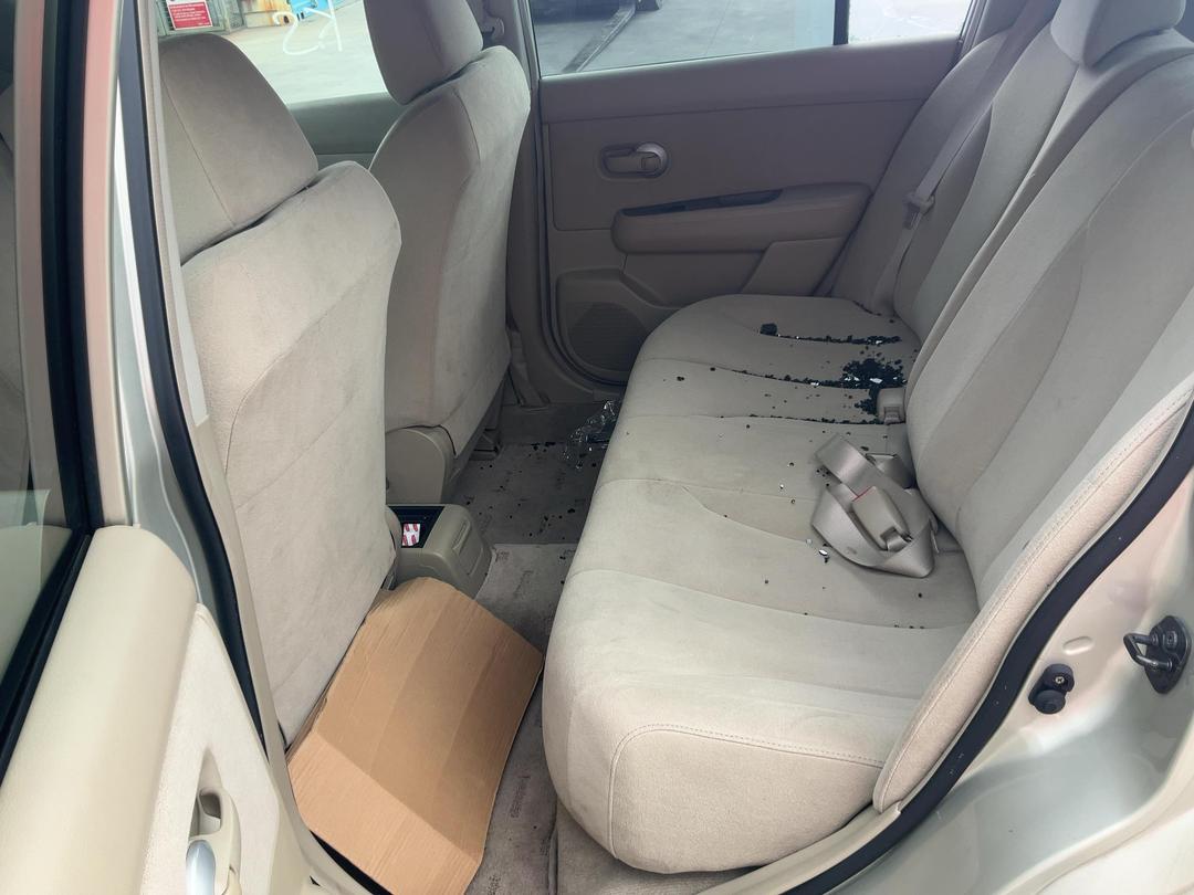 Photo '18' of Nissan Tiida Photo '18' of Nissan Tiida