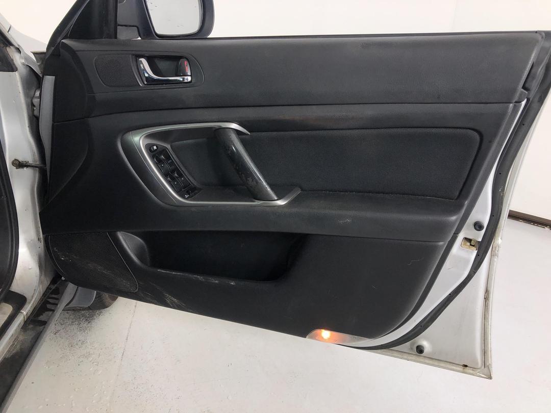 Photo '15' of Subaru Legacy