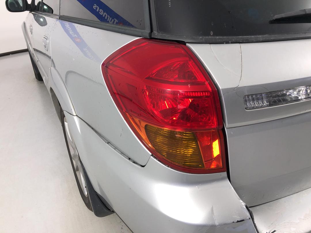 Photo '28' of Subaru Legacy