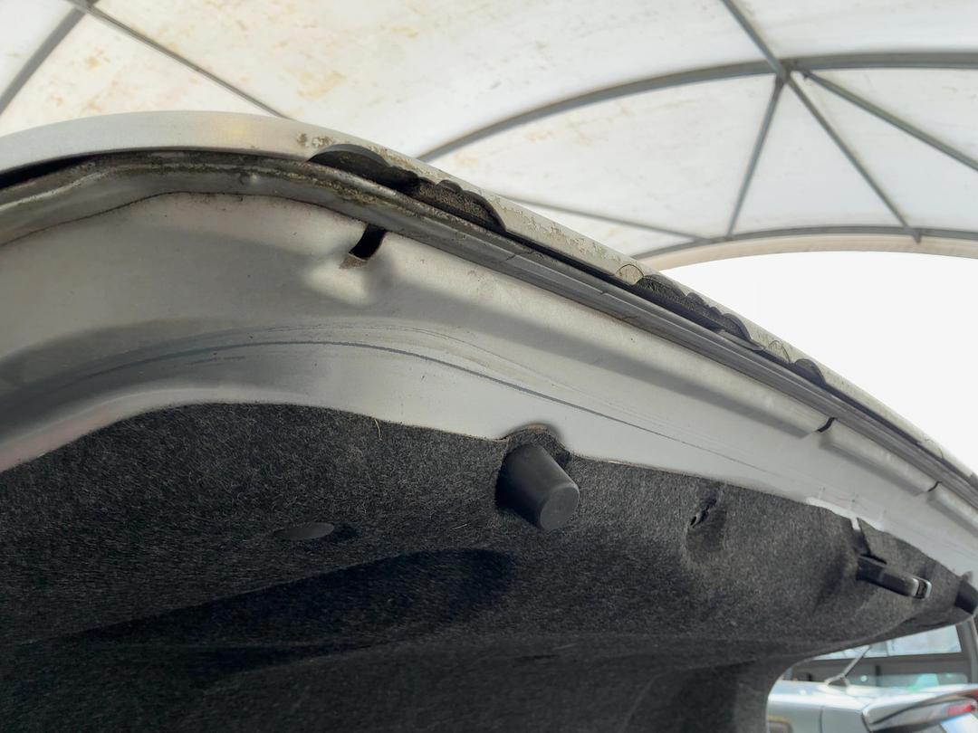 Photo '8' of Subaru Legacy