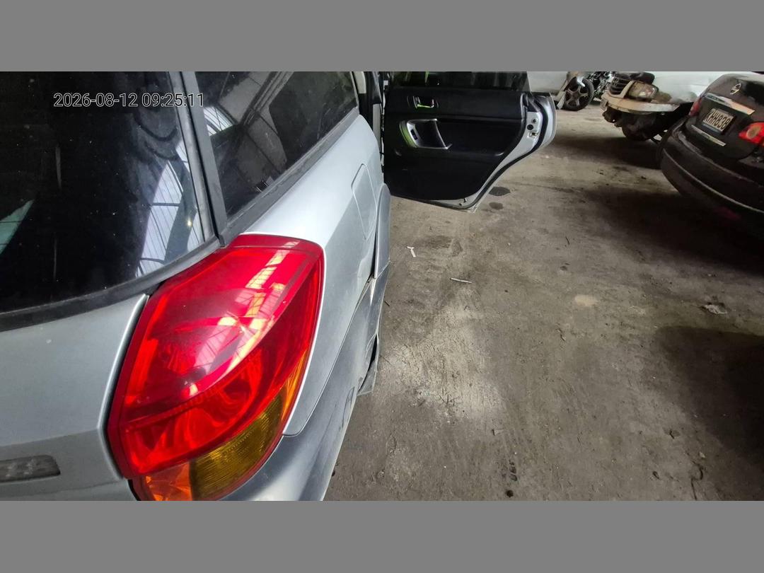 Photo '24' of Subaru Legacy