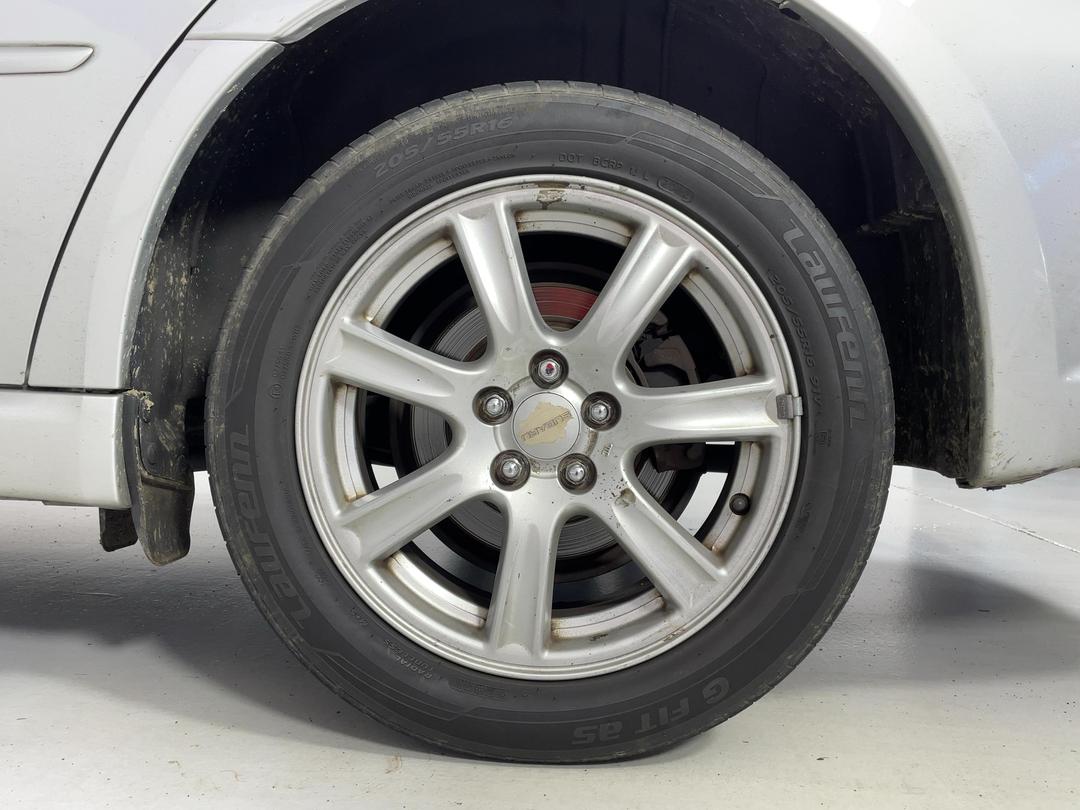 Photo '11' of Subaru Legacy