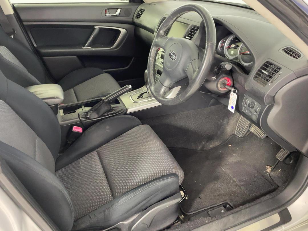 Photo '16' of Subaru Legacy